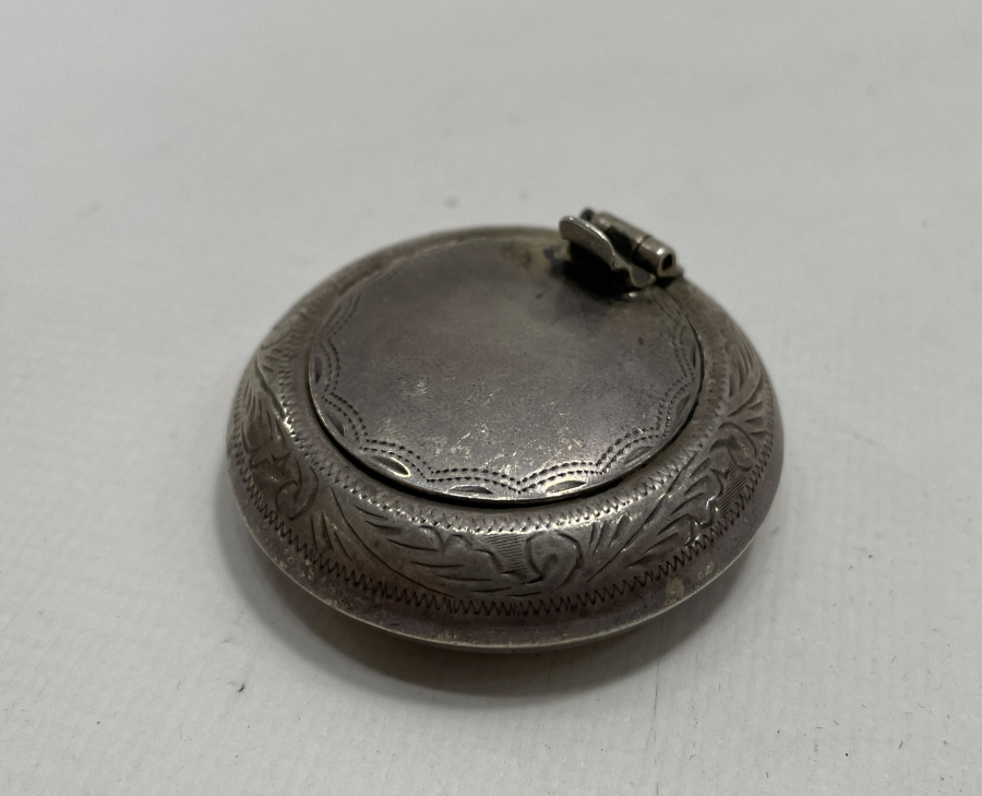 TAMAMI KALEM İŞÇİLİKLİ GÜMÜŞ SEYAHAT HOKKASI