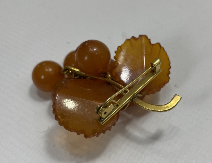 ÜZÜM SALKIMI FORMUNDA ALTIN KAPLAMA KATALİN ANTİKA BROŞ