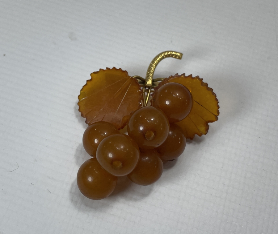 ÜZÜM SALKIMI FORMUNDA ALTIN KAPLAMA KATALİN ANTİKA BROŞ