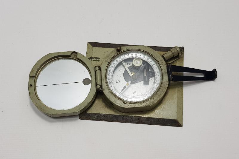 2. DÜNYA SAVAŞI DÖNEMİ ALMAN YAPIMI ASKERİ PUSULA