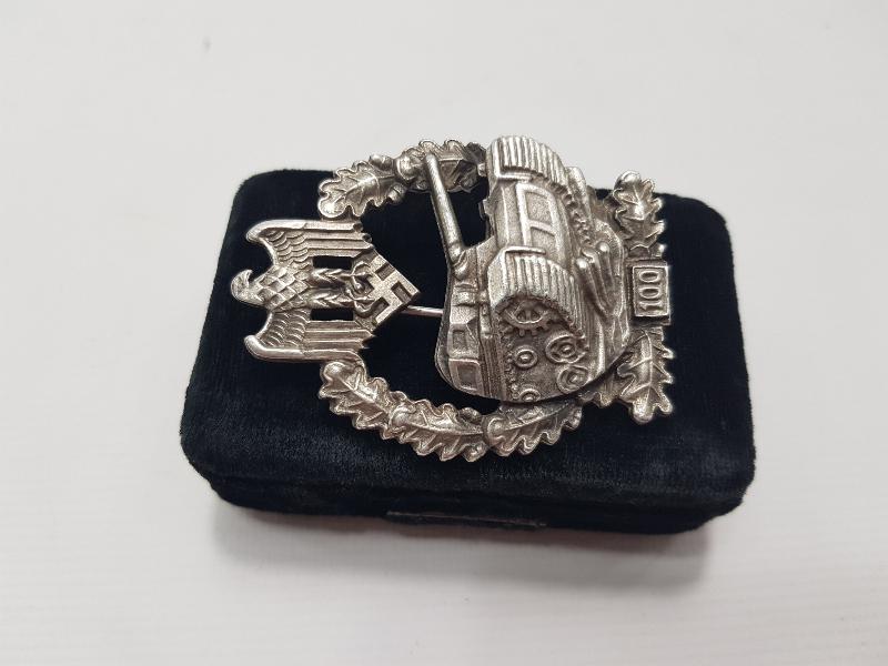 İMİTASYON NAZİ TANKÇI ROZETİ 
