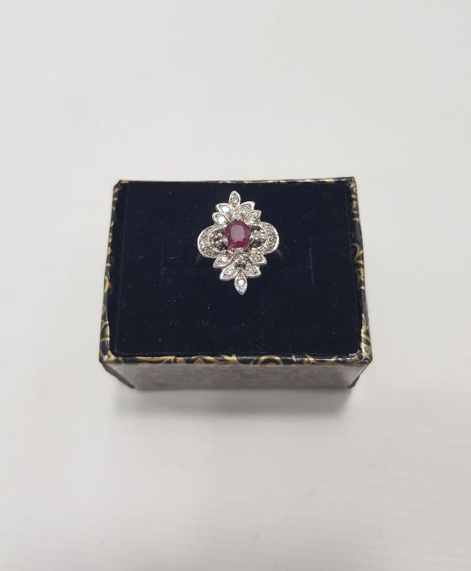 ORTASI YAKUT TAŞLI PIRLANTA YÜZÜK 