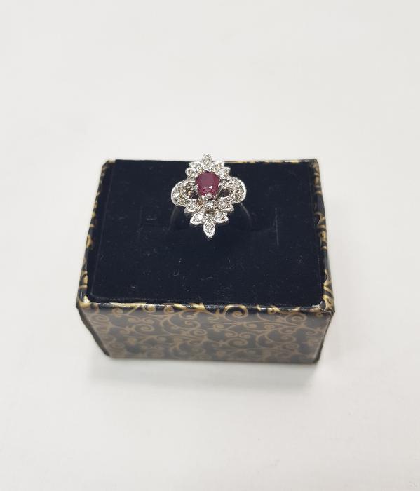 ORTASI YAKUT TAŞLI PIRLANTA YÜZÜK 