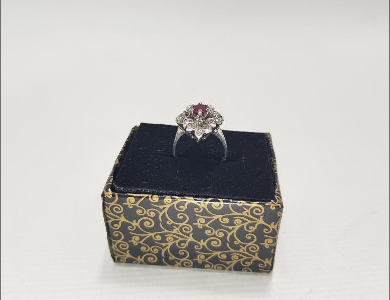 ORTASI YAKUT TAŞLI PIRLANTA YÜZÜK 