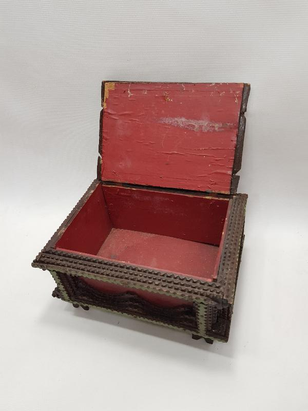 OSMANLI DÖNEMİ EL OYMA AHŞAP KUTU 