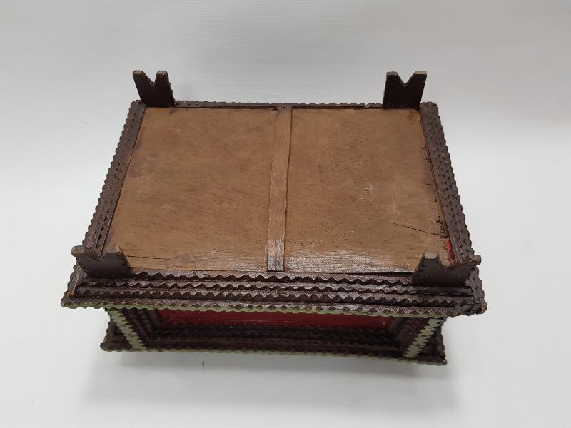 OSMANLI DÖNEMİ EL OYMA AHŞAP KUTU 