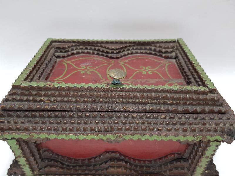 OSMANLI DÖNEMİ EL OYMA AHŞAP KUTU 