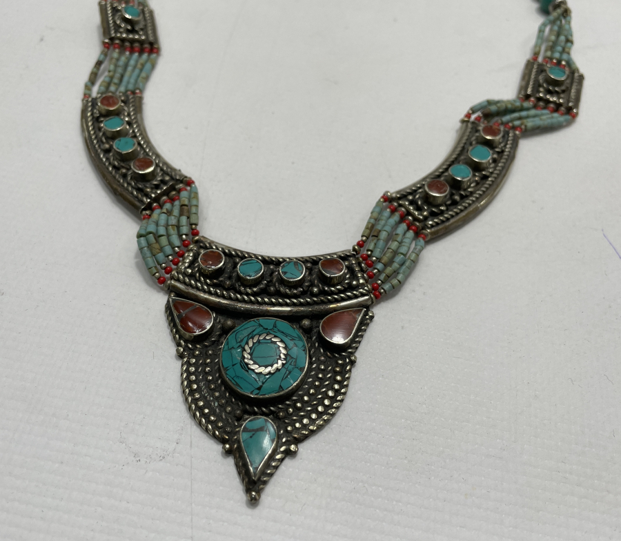 TAMAMI MERCAN VE TURKUAZ TAŞLARIYLA SÜSLÜ ANTİKA TÜRKMEN İŞİ GERDANLIK