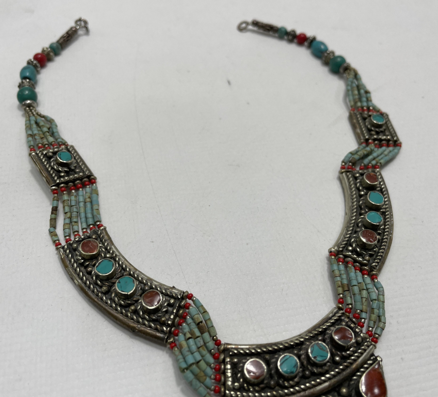 TAMAMI MERCAN VE TURKUAZ TAŞLARIYLA SÜSLÜ ANTİKA TÜRKMEN İŞİ GERDANLIK
