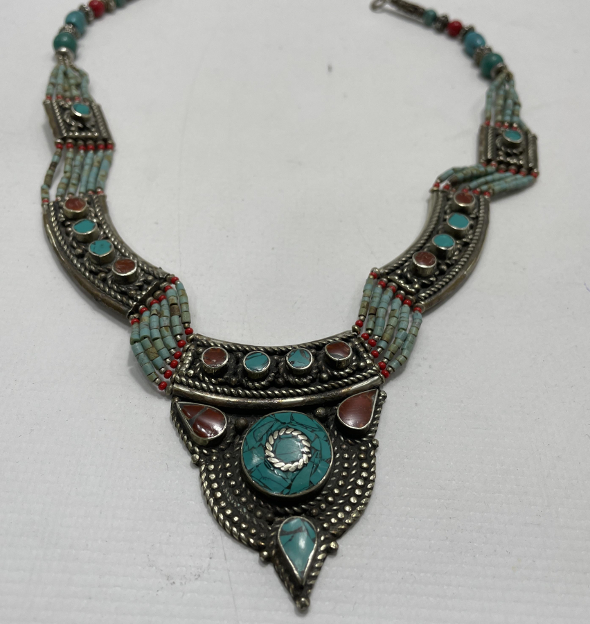 TAMAMI MERCAN VE TURKUAZ TAŞLARIYLA SÜSLÜ ANTİKA TÜRKMEN İŞİ GERDANLIK