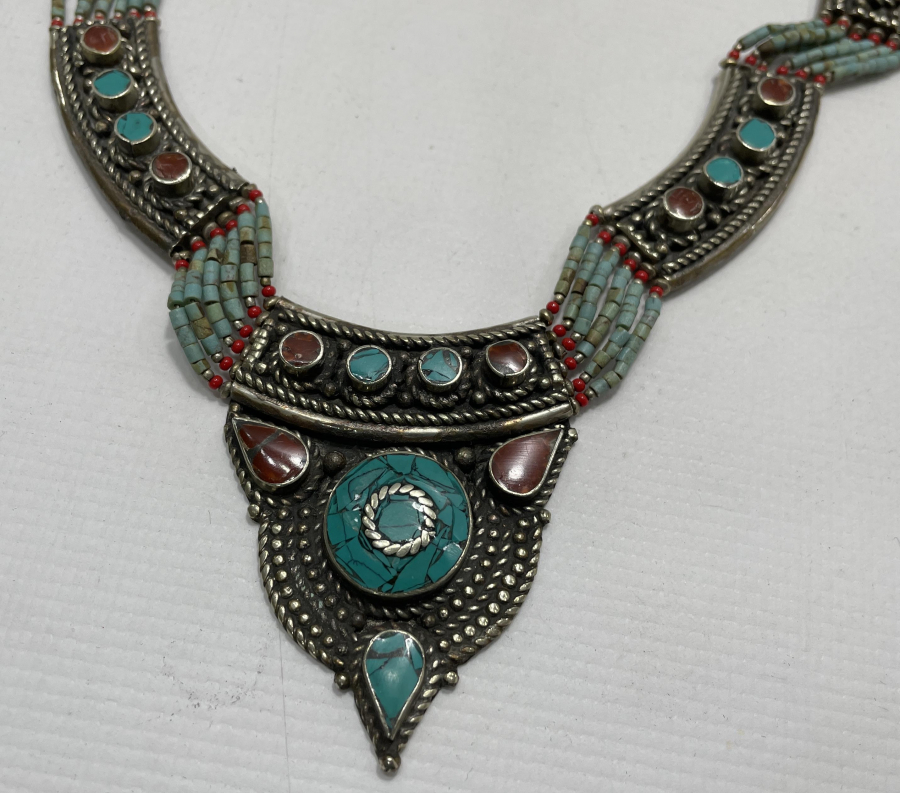 TAMAMI MERCAN VE TURKUAZ TAŞLARIYLA SÜSLÜ ANTİKA TÜRKMEN İŞİ GERDANLIK