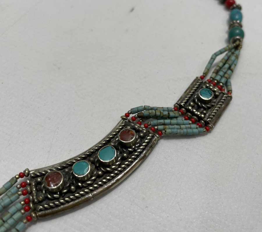 TAMAMI MERCAN VE TURKUAZ TAŞLARIYLA SÜSLÜ ANTİKA TÜRKMEN İŞİ GERDANLIK
