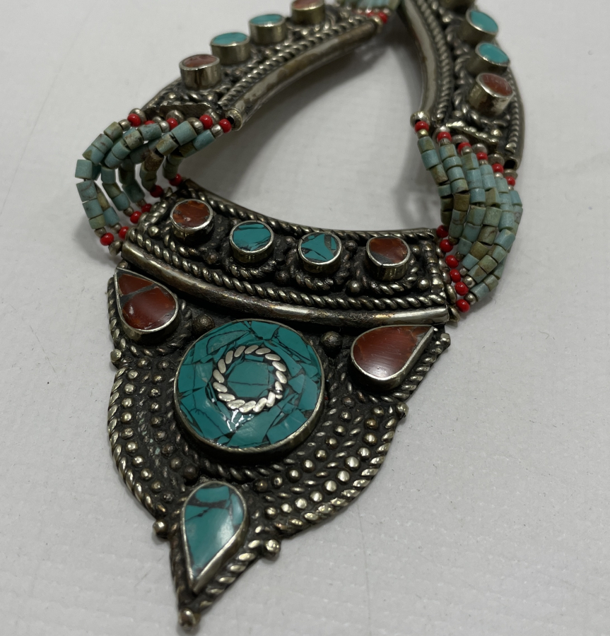 TAMAMI MERCAN VE TURKUAZ TAŞLARIYLA SÜSLÜ ANTİKA TÜRKMEN İŞİ GERDANLIK