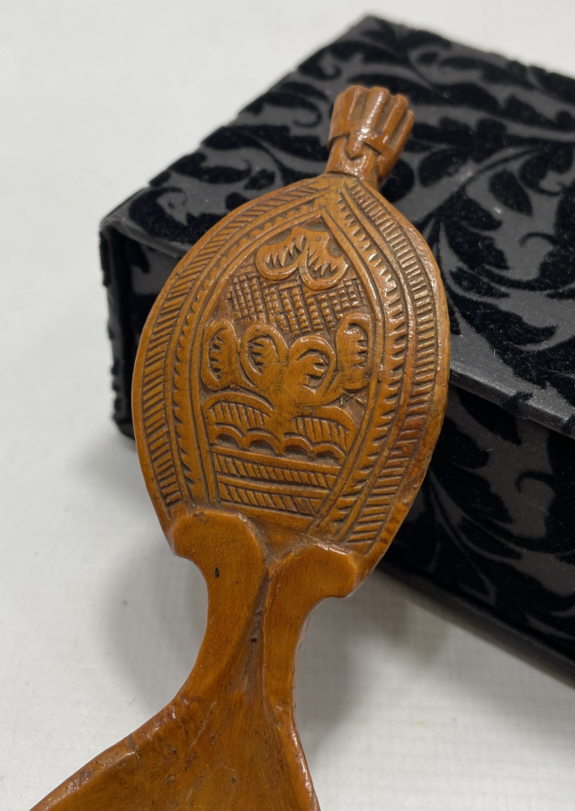 ÜZERİNDE SİKKE BULUNAN OSMANLI DÖNEMİ TEKKE İŞİ AHŞAP KAŞIK