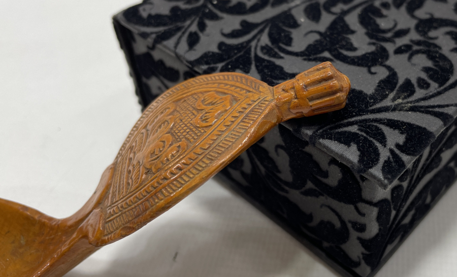 ÜZERİNDE SİKKE BULUNAN OSMANLI DÖNEMİ TEKKE İŞİ AHŞAP KAŞIK