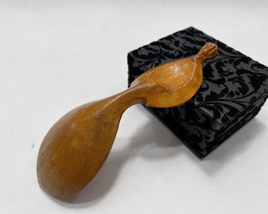 ÜZERİNDE SİKKE BULUNAN OSMANLI DÖNEMİ TEKKE İŞİ AHŞAP KAŞIK