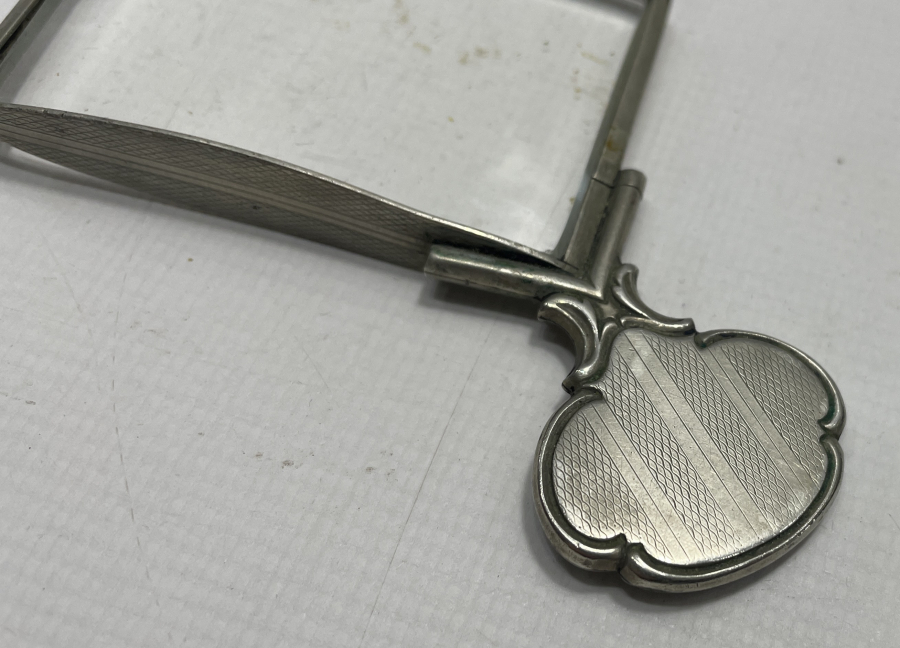 GÜMÜŞ TUTMAÇLI DERİ KILIFLI ANTİKA BÜYÜTEÇ