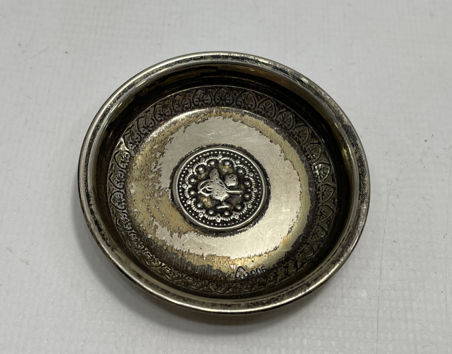 ORTASI TUĞRALI GÜMÜŞ KINA TASI