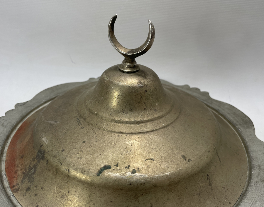 OSMANLI DÖNEMİ HİLAL TUTMAÇLI NADİR FORMDA  KAPAKLI SAHAN