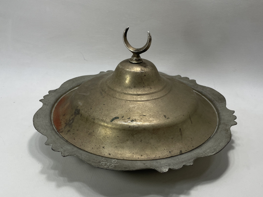 OSMANLI DÖNEMİ HİLAL TUTMAÇLI NADİR FORMDA  KAPAKLI SAHAN