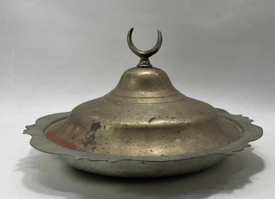 OSMANLI DÖNEMİ HİLAL TUTMAÇLI NADİR FORMDA  KAPAKLI SAHAN