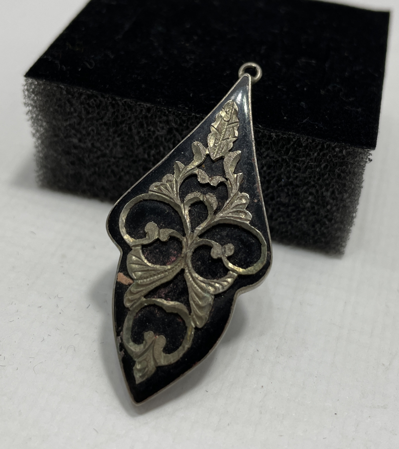 TAMAMI EL İŞİ OLTU TAŞI ÜZERİ GÜMÜŞ KOLYE