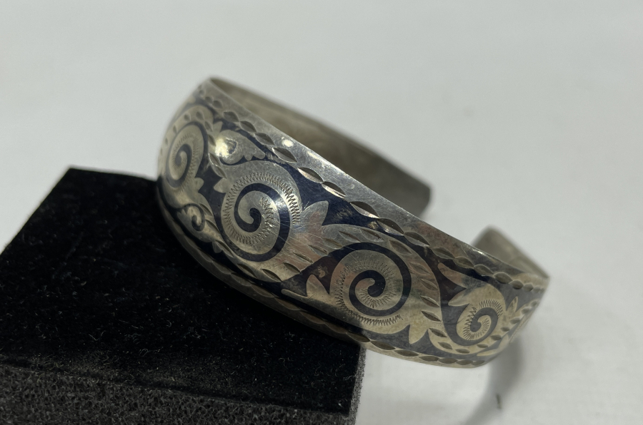 TAMAMI EL YAPIMI SAVATLI GÜMÜŞ ÖZEL YAPIM BİLEKLİK