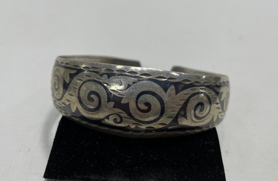 TAMAMI EL YAPIMI SAVATLI GÜMÜŞ ÖZEL YAPIM BİLEKLİK