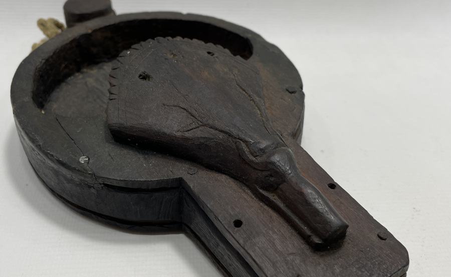 ÜZERİ GEYİK MOTİFLİ KAZ DAĞLARI İŞİ ÇOK NADİR AHŞAP KAHVE SOĞUDANI