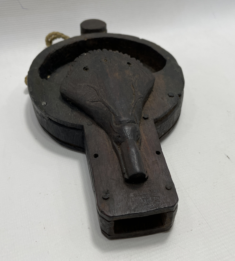 ÜZERİ GEYİK MOTİFLİ KAZ DAĞLARI İŞİ ÇOK NADİR AHŞAP KAHVE SOĞUDANI