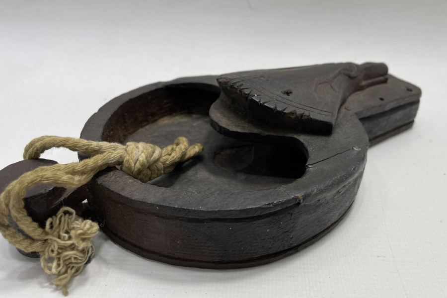 ÜZERİ GEYİK MOTİFLİ KAZ DAĞLARI İŞİ ÇOK NADİR AHŞAP KAHVE SOĞUDANI