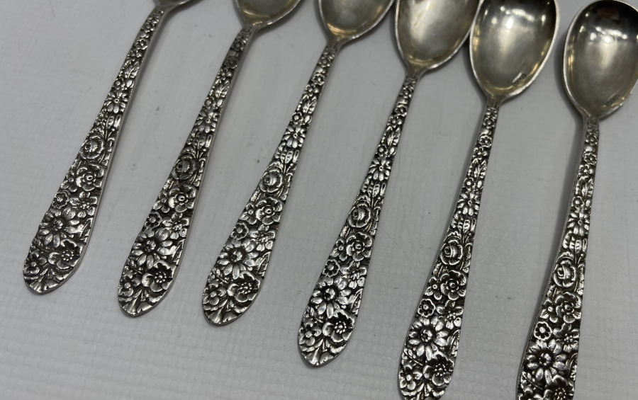 ÜZERİ KABARTMA İŞÇİLİKLİ ÇAY KAŞIĞI LOTU