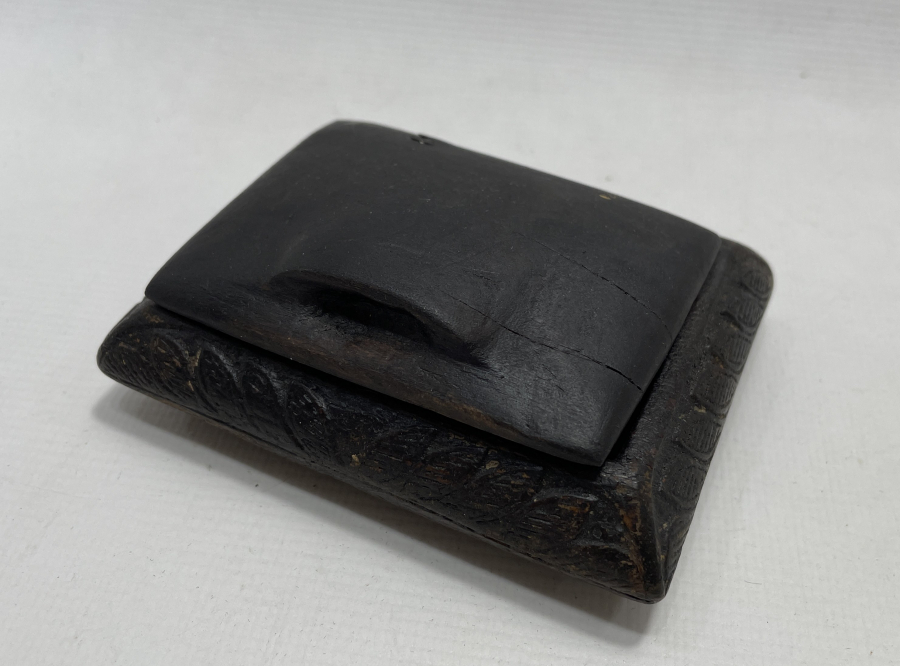 ARKASI OSMANLICA YAZILI ESARET YADİGARI AHŞAP TABAKA