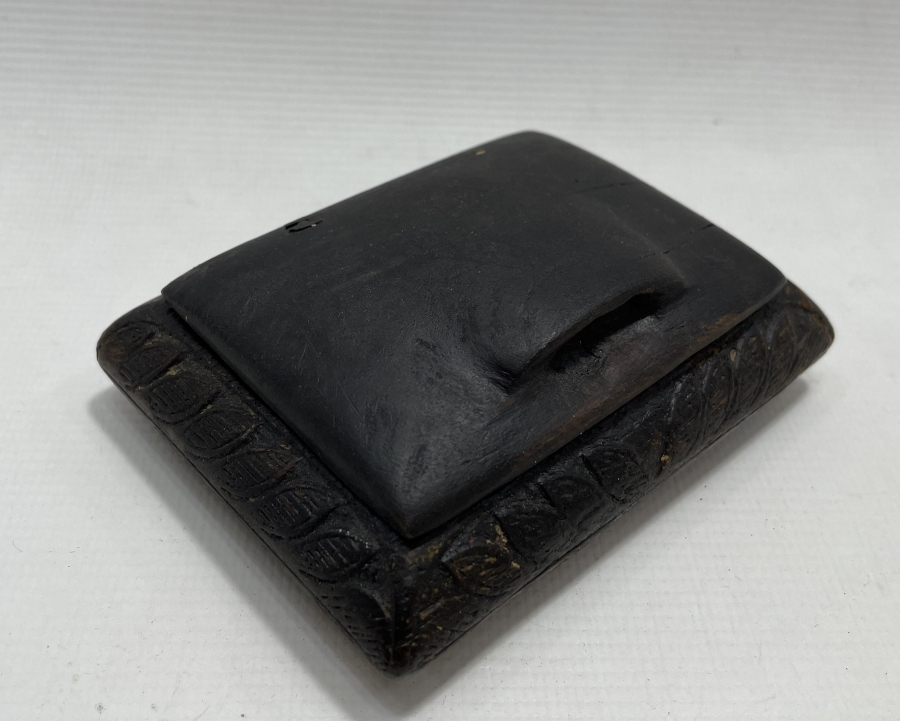 ARKASI OSMANLICA YAZILI ESARET YADİGARI AHŞAP TABAKA