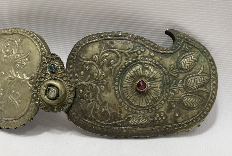 OSMANLI DÖNEMİ BÜYÜK BOY VE KABARTMA İŞÇİLİKLİ GELİN KEMER TOKASI