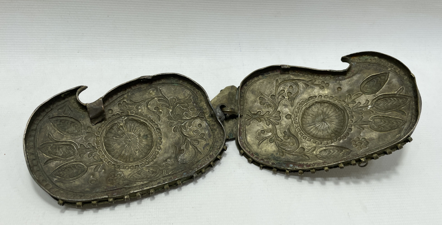 OSMANLI DÖNEMİ BÜYÜK BOY VE KABARTMA İŞÇİLİKLİ GELİN KEMER TOKASI