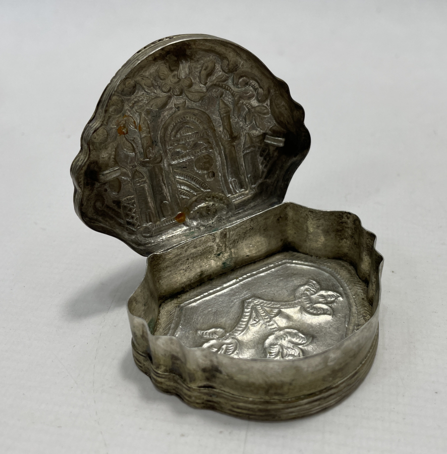 OSMANLI DÖNEMİ ÜZERİ CAMİLİ GÜMÜŞ ENFİYE KUTUSU