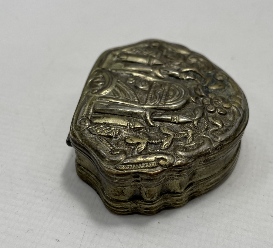 OSMANLI DÖNEMİ ÜZERİ CAMİLİ GÜMÜŞ ENFİYE KUTUSU