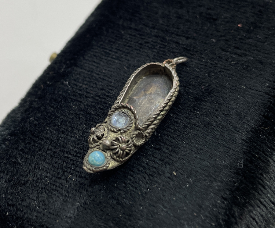 ÜZERİ GÜVERSE İŞÇİLİKLİ ÇARIK FORMUNDA GÜMÜŞ ANTİKA KOLYE UCU