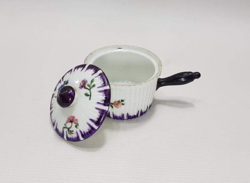 1932 TARİHLİ MİNİ PORSELEN TENCERE