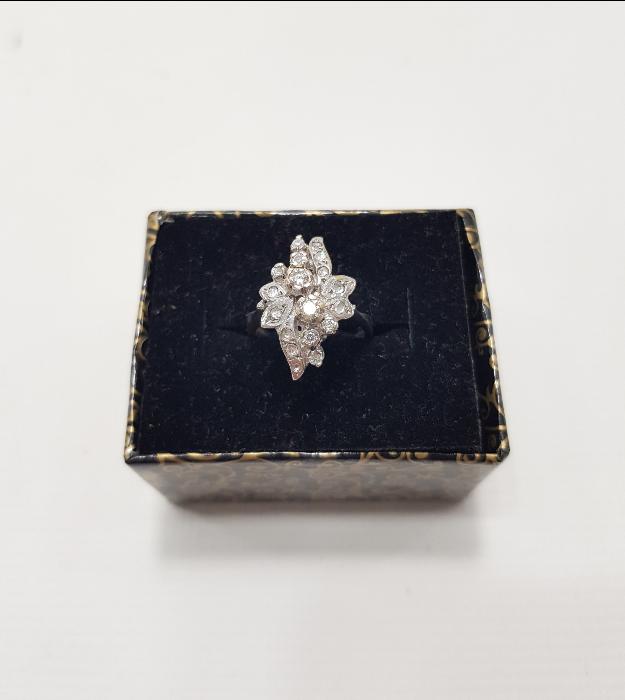 1970'LERDEN ÇİÇEK FORMLU PIRLANTA YÜZÜK 