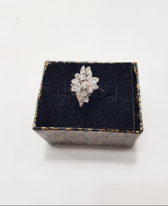 1970'LERDEN ÇİÇEK FORMLU PIRLANTA YÜZÜK 