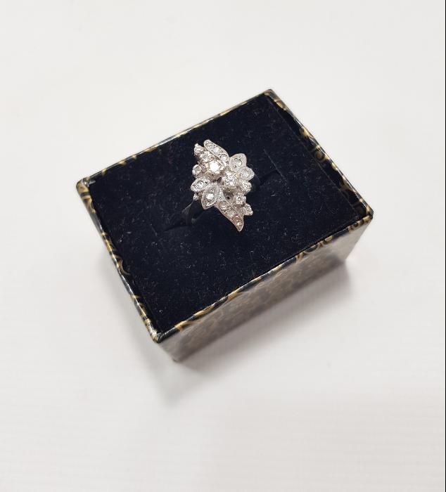 1970'LERDEN ÇİÇEK FORMLU PIRLANTA YÜZÜK 