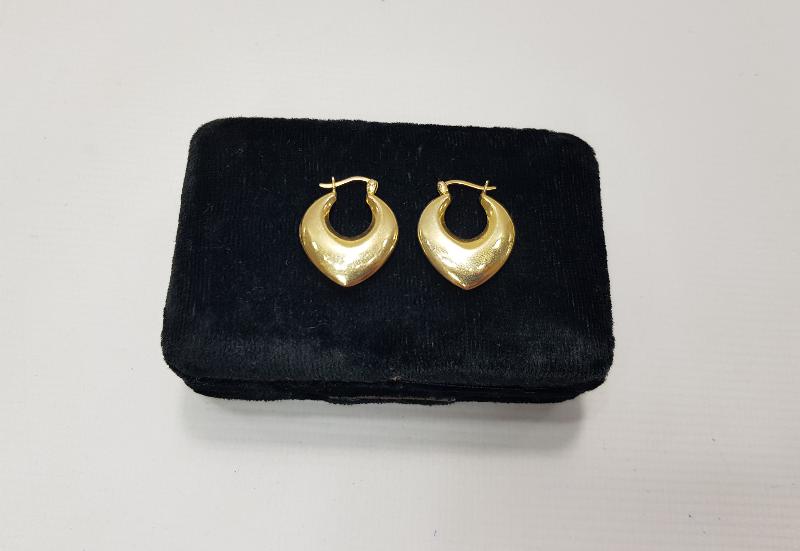 BİR ÇİFT ALTIN KÜPE 