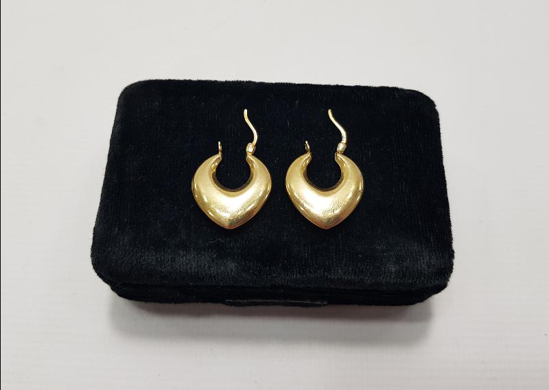 BİR ÇİFT ALTIN KÜPE 