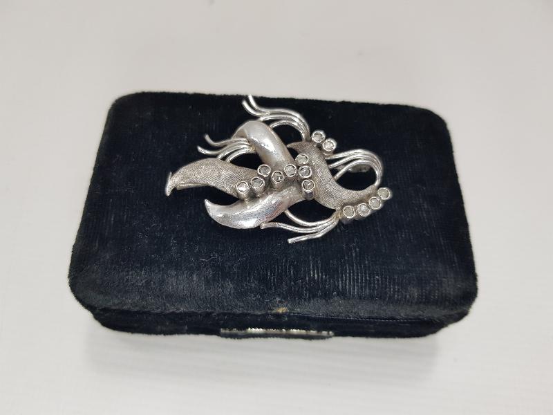 ELMAS TAŞLARLA SÜSLÜ GÜMÜŞ BROŞ 