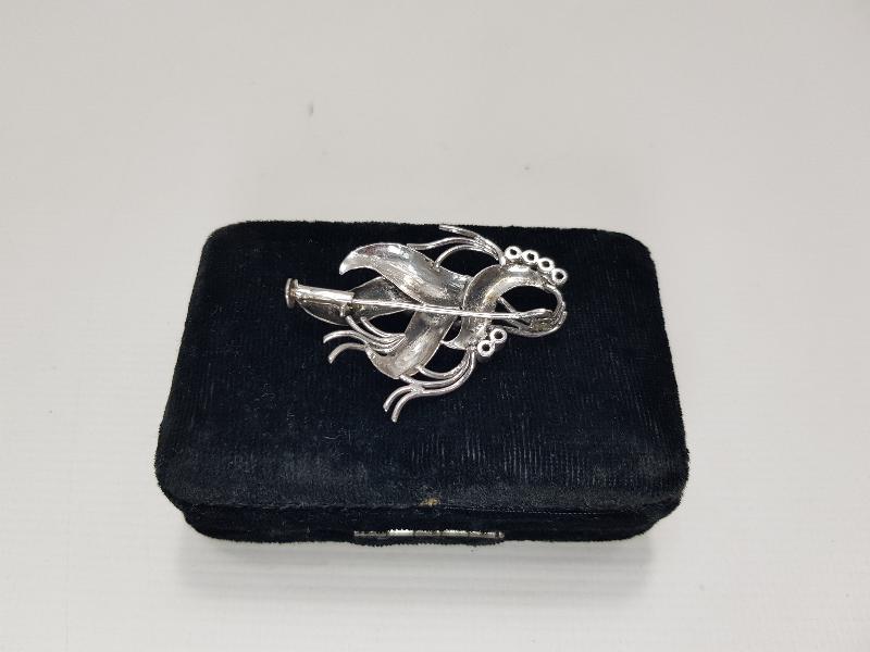 ELMAS TAŞLARLA SÜSLÜ GÜMÜŞ BROŞ 