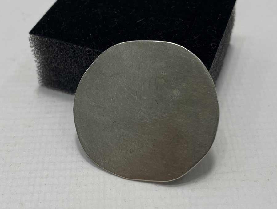 ETRAFINDA 4 MELEĞİN ADININ YAZILI OLDUGU EBCEDLİ NADİR GÜMÜŞ KAPI ALTI TILSIMI