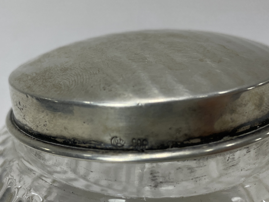 GÜMÜŞ KAPAKLI KRİSTAL KESME KAVANOZ