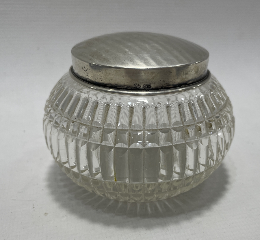 GÜMÜŞ KAPAKLI KRİSTAL KESME KAVANOZ